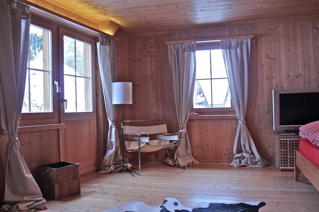 Villa Tgesa Ferrera Schmitten  Camera foto